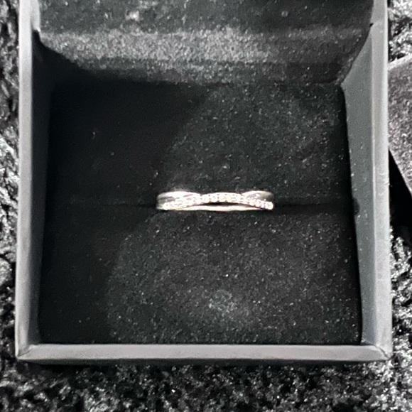 1/10 CT. T.W. Diamond Twist Contour Wedding Band in 14K White Gold - Picture 4 of 4